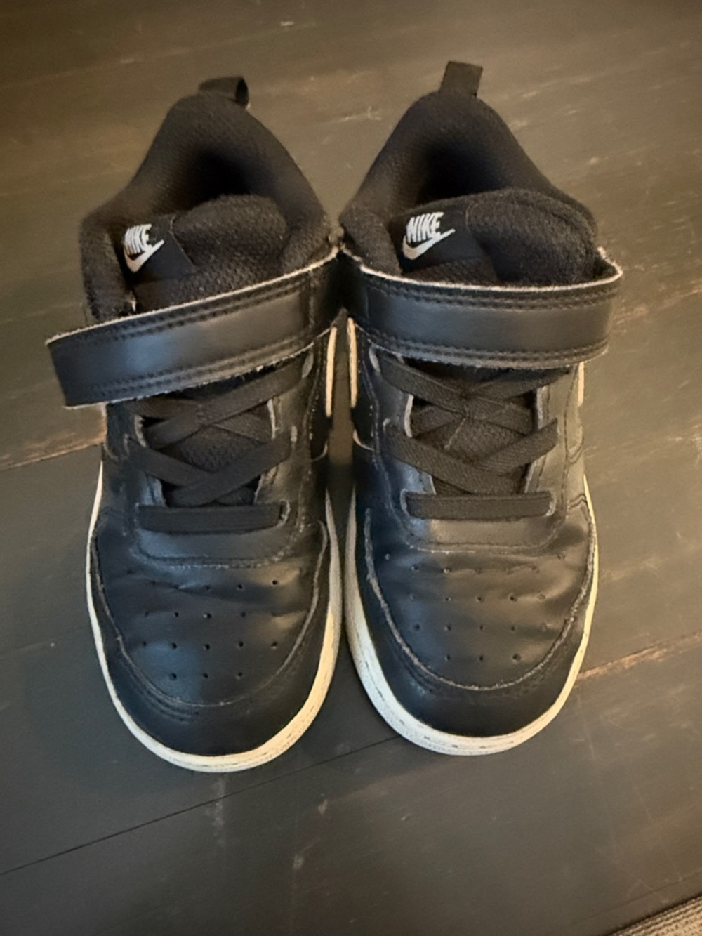 Nike Kids Black and White Low-Top Sneakers with Hook-and-Loop Strap